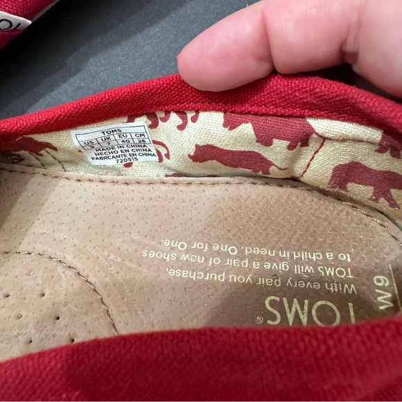 TOMS Alpargatas Original Red Canvas Shoes Flats Interior Animal Print Size 9 - Picture 6 of 9